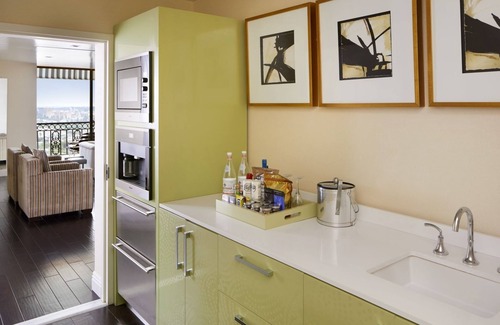 Norma Triangle House | Metropolitan One Bedroom Suite at The London West Hollywood, Free Breakfast