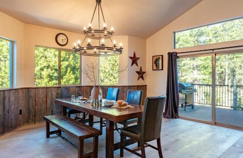 South Lake Tahoe House | Meyers Meadow by AvantStay Hot Tub Large Deck