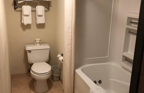 Monmouth Junction Hotel | MHO Inn & Suites