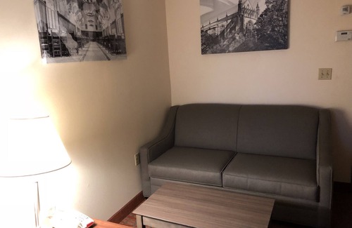 Monmouth Junction Hotel | MHO Inn & Suites