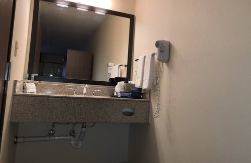 Monmouth Junction Hotel | MHO Inn & Suites