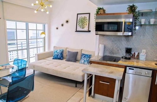 Miami Beach Condo | Miami Ocean Drive 1BR APT & Rooftop Pool Access