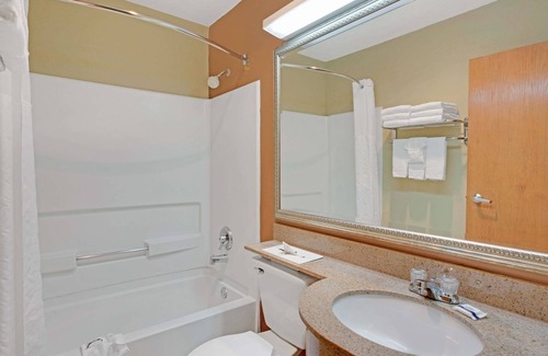 University Place Hotel | Microtel Inn by Wyndham Charlotte/University Place