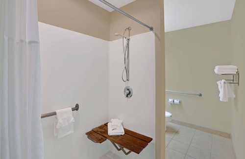 University Place Hotel | Microtel Inn by Wyndham Charlotte/University Place