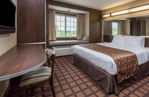 Northside Hotel | Microtel Inn & Suites by Wyndham Jacksonville Airport