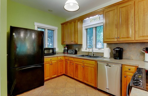 Massanutten House | Mid-Century Modern: Pet Friendly-Hot Tub~Grill~Creekside