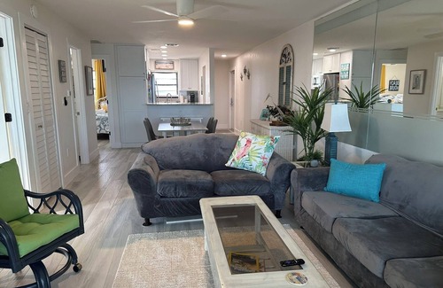 Mid Island Condo | Mid Island, Villa Del Mar! Beautiful Beach front condo, newly renovated!