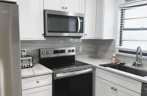 Mid Island Condo | Mid Island, Villa Del Mar! Beautiful Beach front condo, newly renovated!