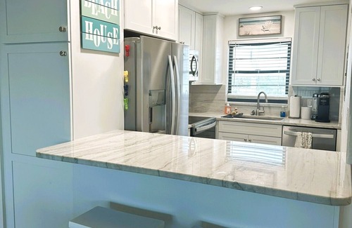 Mid Island Condo | Mid Island, Villa Del Mar! Beautiful Beach front condo, newly renovated!