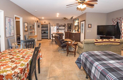 Groveoak Cabin | Mid-Lake Perfection w/a Covered Boat Port w/Power - Pets