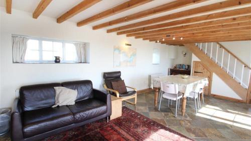 Crynant House | Middleton Hall Cottage