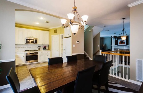 Midtown House | ★ Midtown/Montrose, Private Patio With Hot Tub, Walk to Bars & Restaurants