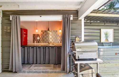 Fairhope House | MidtownMidCenturyModern, FREE golfcart. Close to downtown, 3bds, 2baths. Office