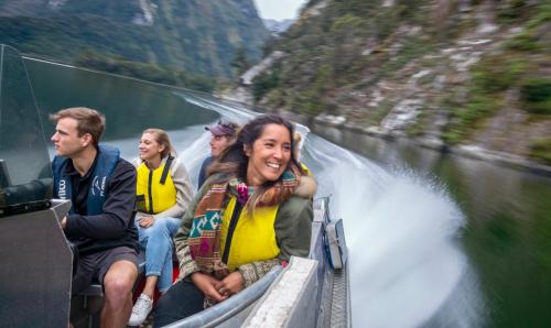 Milford Sound Boat Rental | Milford Sound Overnight Cruise - Fiordland Discovery
