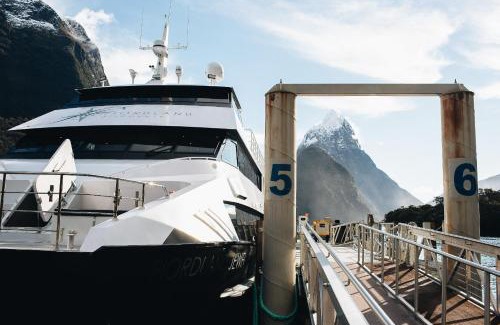 Milford Sound Boat Rental | Milford Sound Overnight Cruise - Fiordland Discovery