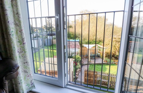 Sherwood Forest Cottage | MILL COTTAGE, family friendly, with open fire in Edwinstowe