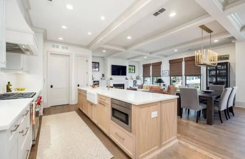 Dilworth House | Million dollar home walking distance to Uptown