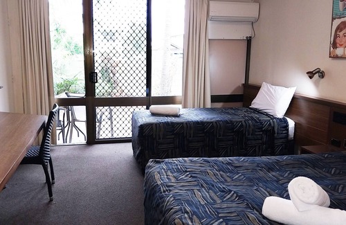 West Mackay Hotel | Miners Lodge Motor Inn