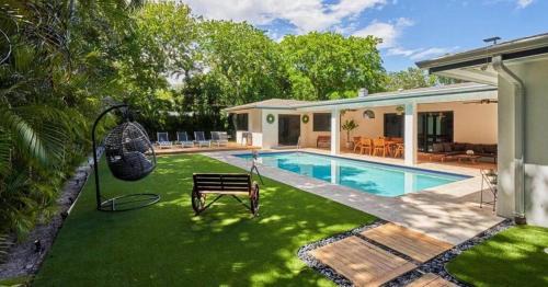 North Miami Villa | Mini Golf+Grill & Big Terrace+Pool - Ideal Villa