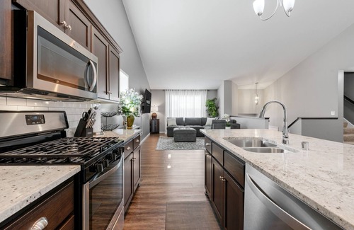 Blaine House | MINNeSTAY* Savanna Grove