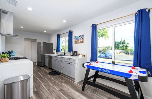 Riverview West House | Mins to Disney! Luxury 4BD Insta Wall & Game Room