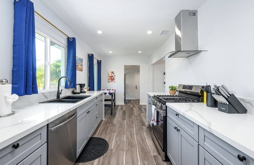 Riverview West House | Mins to Disney! Luxury 4BD Insta Wall & Game Room