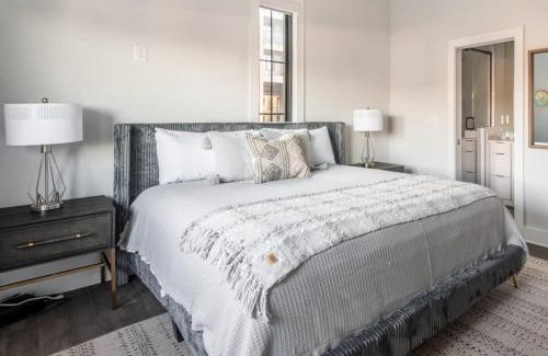 Charlotte House | Minter Teal with Rooftop Balcony