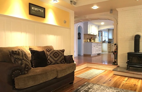 Manchester Center House | Minutes from Manchester Village/Center; near Stratton and Bromley Mtns
