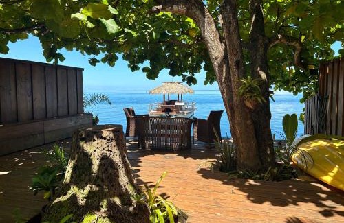 Punaauia House | Moana Waterfront Bungalow