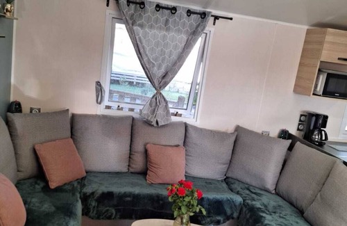 La Cote Radieuse RV Rental | Mobile Home 'Mobil-home Camping Mar Estang' with Lake View, Shared Pool and Air Conditioning