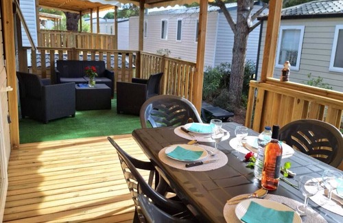 La Cote Radieuse RV Rental | Mobile Home 'Mobil-home Camping Mar Estang' with Lake View, Shared Pool and Air Conditioning