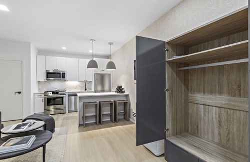 Communipaw Apartment | Modern 1Bd 1Ba Full Kitchen Private Exec. Suite · Jersey City ·20min to NYC!