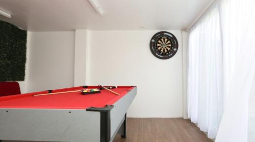 Enfield Highway House | Modern 2 bed house in Enfield with private driveway parking
