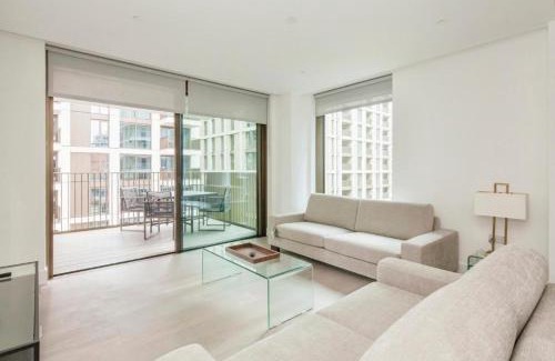 Evelyn Apartment | Modern 2 Bedroom Apartment in Canada Water London - Stylish Stay by the River Thames