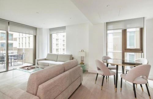 Evelyn Apartment | Modern 2 Bedroom Apartment in Canada Water London - Stylish Stay by the River Thames