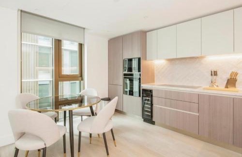 Evelyn Apartment | Modern 2 Bedroom Apartment in Canada Water London - Stylish Stay by the River Thames