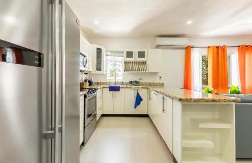 Runaway Bay Apartment | Modern 2br Apt near Ocho Rios Sea View & Gated
