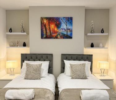 Roath Apartment | Modern 3 Bed Flat - City Centre - Free Parking