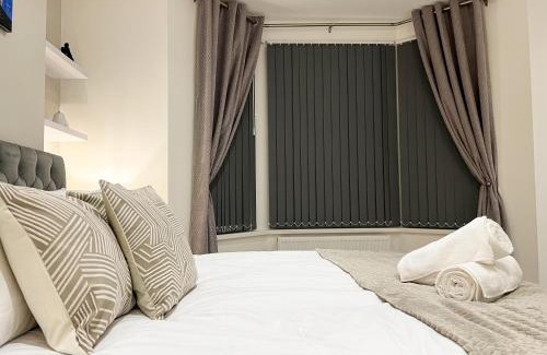 Roath Apartment | Modern 3 Bed Flat - City Centre - Free Parking