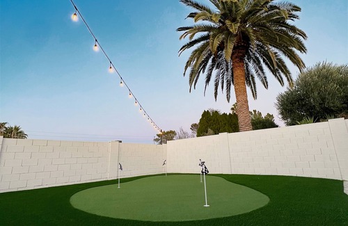 Paradise Valley Village House | Modern 3 bedroom with heated pool and mountain view