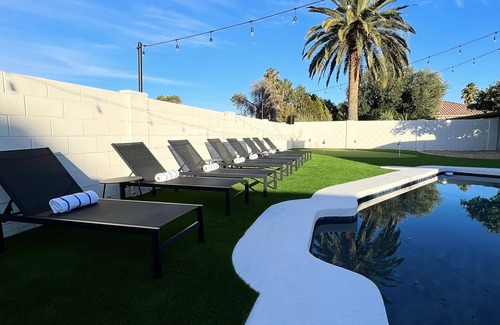 Paradise Valley Village House | Modern 3 bedroom with heated pool and mountain view