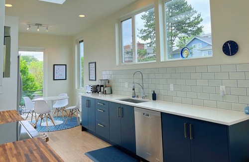 Broadway House | Modern 3BR/3BA Townhome - Charming Capitol Hill location
