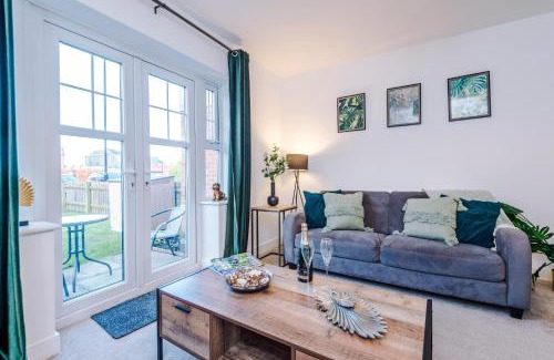 Crewe House | Modern 4-Bed Townhouse in Crewe by 53 Degrees Property, Ideal for Contractors & Business, FREE Parking - Sleeps 8