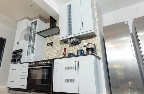 Victoria Falls House | Modern 4-bedroom house in enchanting Victoria Falls with AC, Pool & WiFi