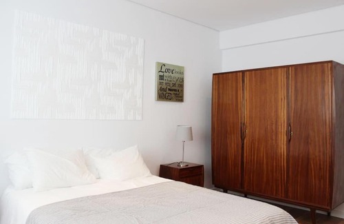 Parede Apartment | Modern and bright apartment close to the beach