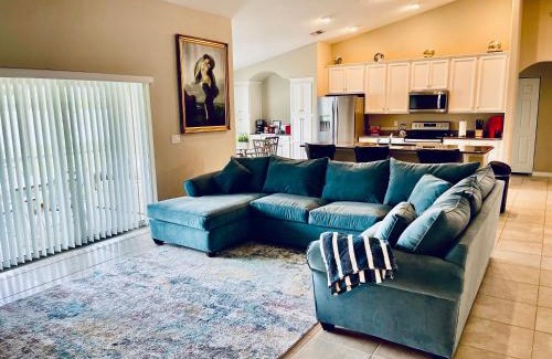 Palm Coast House | Modern and spacious home away from home
