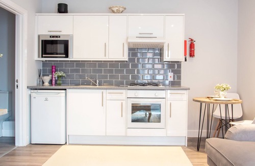City Centre Apartment | Modern Apartment in Stratford Upon Avon With Parking Wifi and Netflix