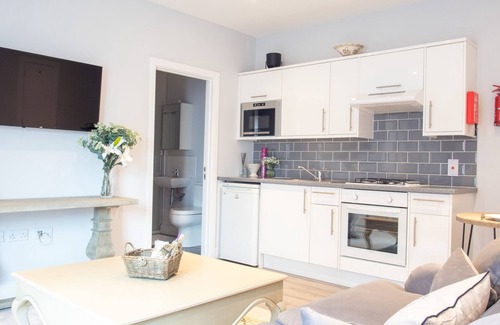 City Centre Apartment | Modern Apartment in Stratford Upon Avon With Parking Wifi and Netflix
