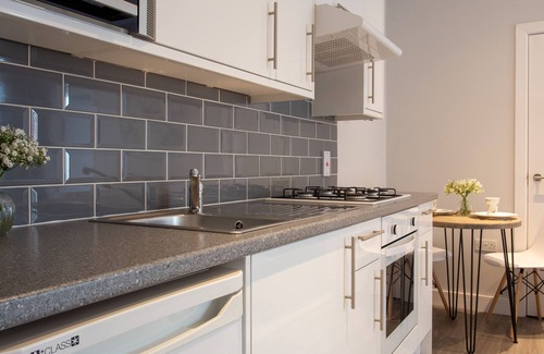 City Centre Apartment | Modern Apartment in Stratford Upon Avon With Parking Wifi and Netflix
