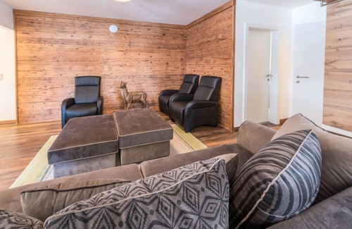 Konigsleiten Apartment | Modern Apartment "Chalet Hirsch" with Shared Sauna & Wi-Fi